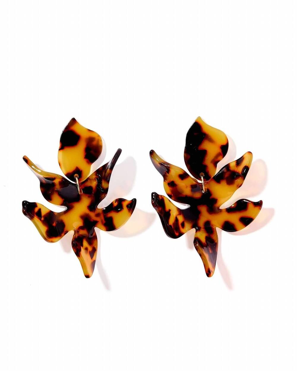 NEW LINNY CO women's flora earrings in brown tortoise